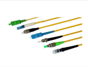 Patch kabel serat optik FTTH yang stabil dan cepat -40C hingga 85C untuk peningkatan kinerja jaringan